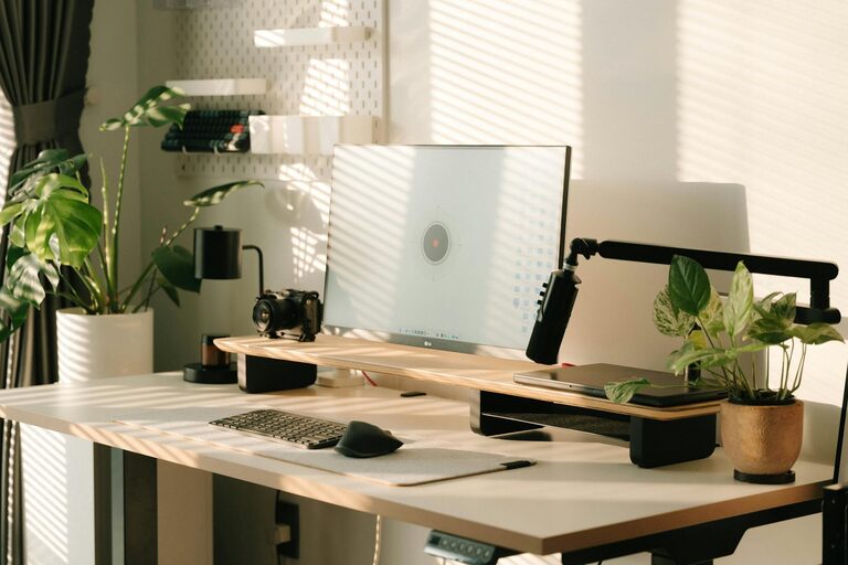 How to Create a Cozy and Productive Home Office Space